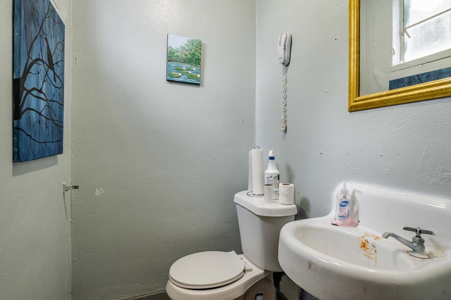 More Photos Of 322 S Scenic Hwy, Lake Wales General Retail For Sale