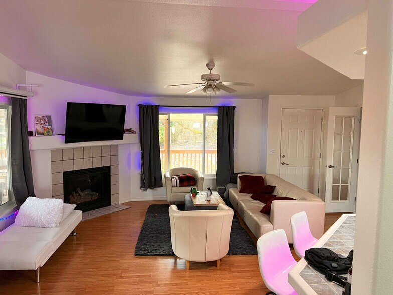 More Photos Of 17551 SE Highway 224, Damascus Manufacturing For Sale