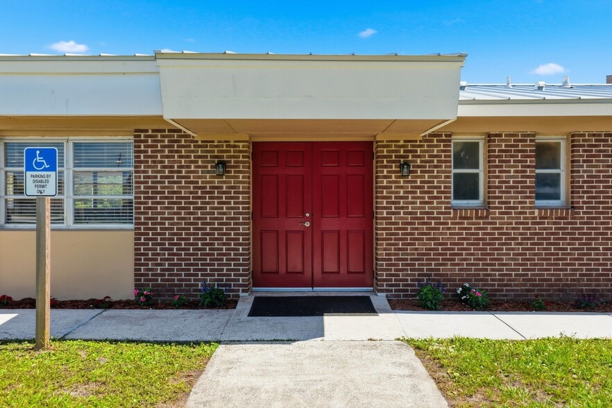 More Photos Of 8075 Lone Star Rd, Jacksonville Religious Facility For Sale