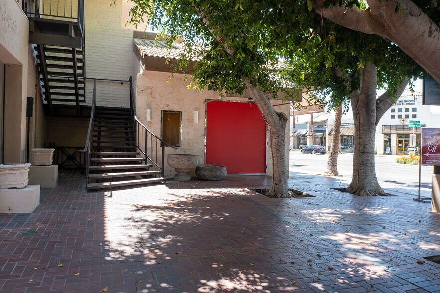 More Photos Of 73111 El Paseo Dr, Palm Desert Storefront Retail Office For Lease