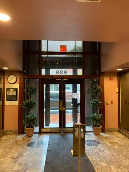 More Photos Of 829-839 St Charles Ave, New Orleans Office For Lease