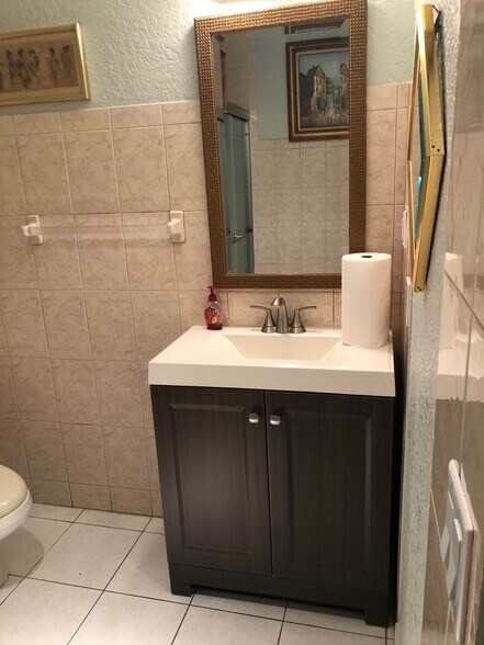 More Photos Of 2031 NW 22nd St, Pompano Beach Warehouse For Lease