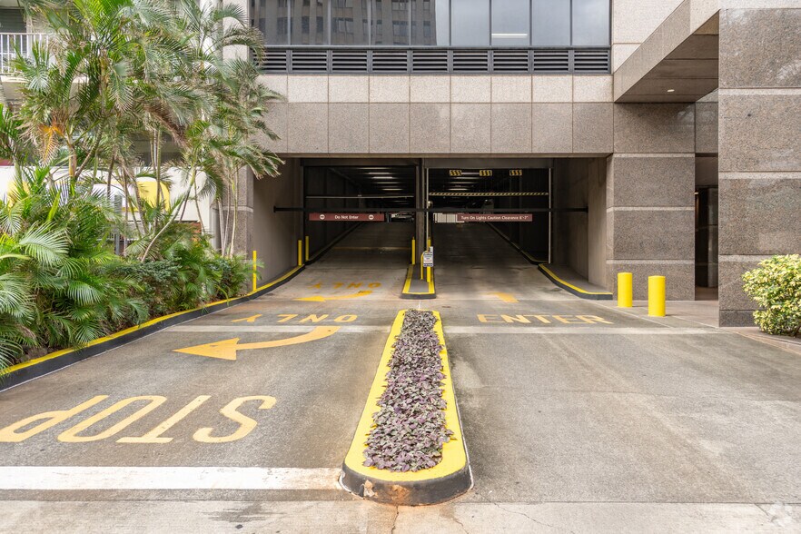 More Photos Of 1601 Kapiolani Blvd, Honolulu Office For Lease