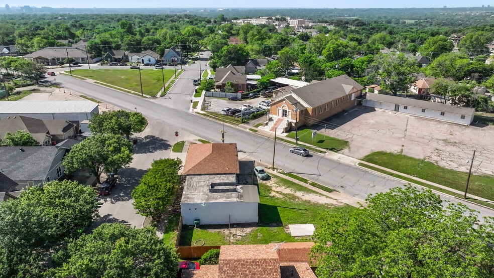 More Photos Of 2100 Azle Ave, Fort Worth Storefront For Sale