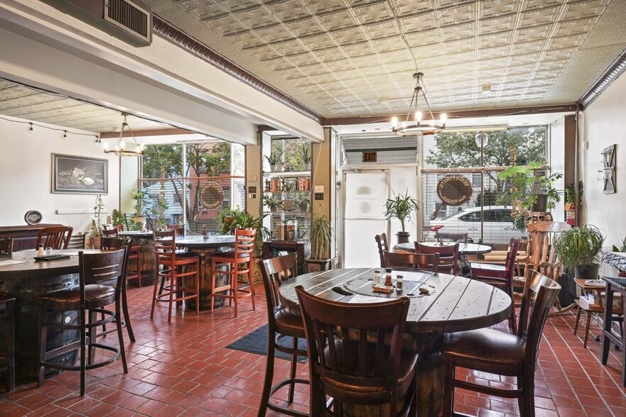 More Photos Of 165 Madison Ave, Albany Storefront Retail Residential For Sale