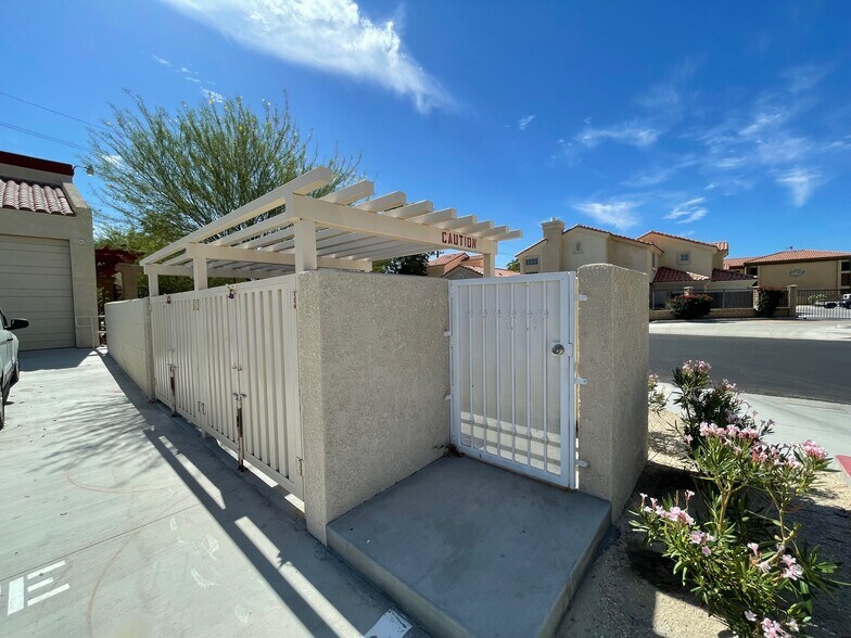 More Photos Of 32475 Date Palm Dr, Cathedral City Freestanding For Lease