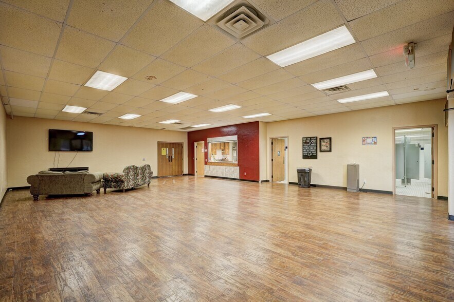 More Photos Of 1111 SW 89th St, Oklahoma City Specialty For Sale