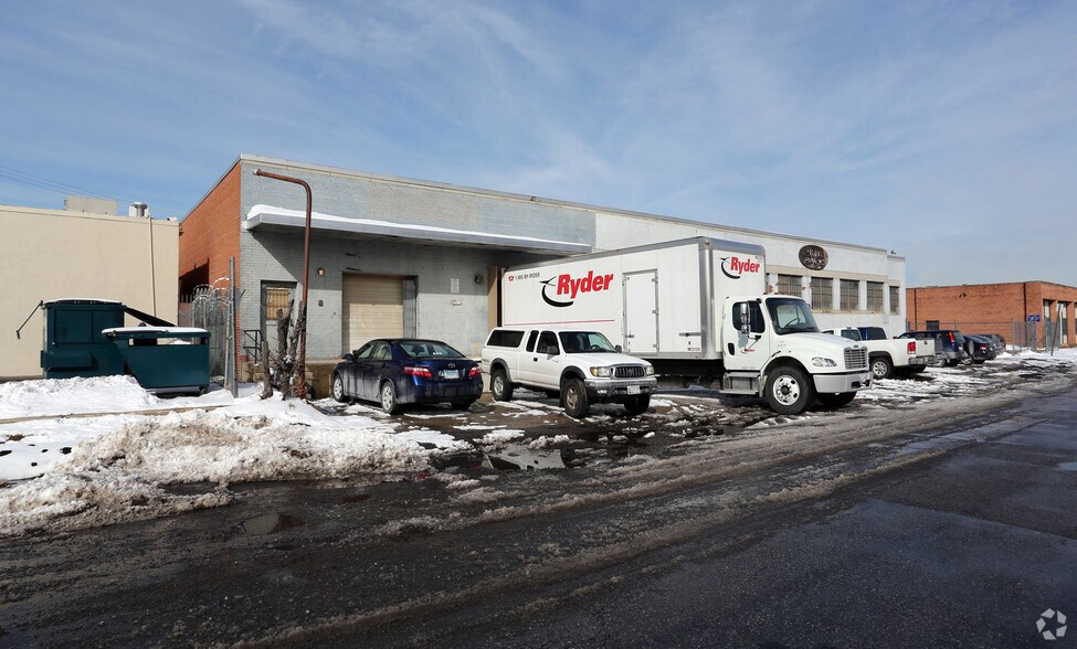 More Photos Of 931 Brentwood Rd NE, Washington Warehouse For Lease