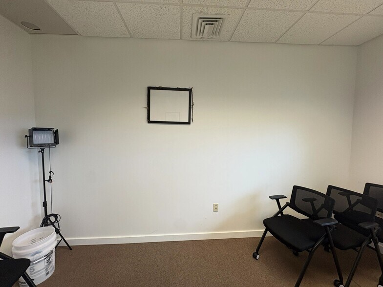 More Photos Of 40 Kupuohi St, Lahaina Medical For Sale