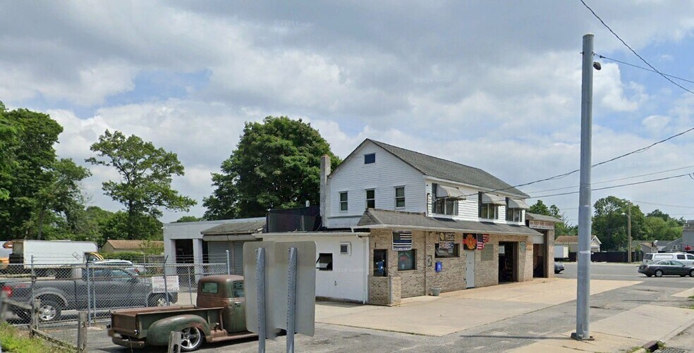 More Photos Of 65 Carleton Ave, Islip Terrace Freestanding For Sale