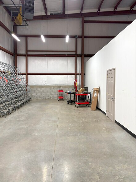 More Photos Of 300 Phoenix Dr, Finleyville Warehouse For Lease
