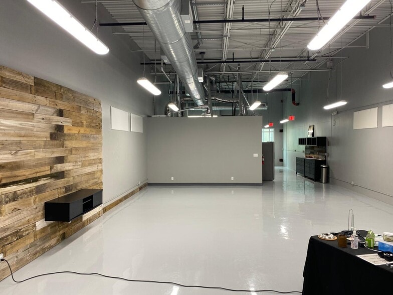 More Photos Of 2800 W State Road 84, Fort Lauderdale Showroom For Sale