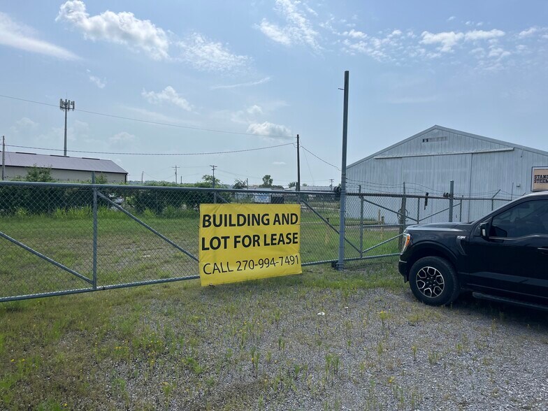 Primary Photo Of 3240 Nash Rd, Scott City Parking Lot For Lease