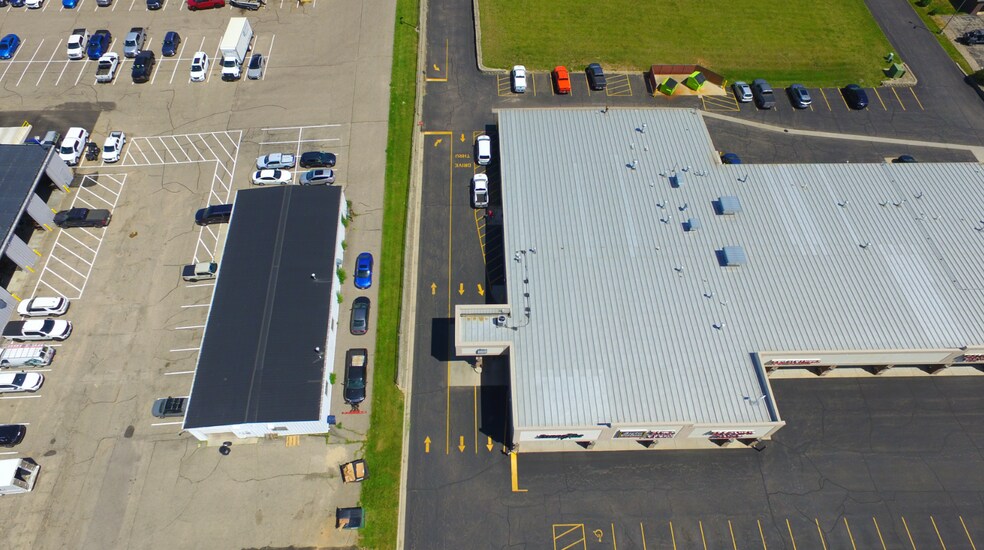 More Photos Of 827 Phillips Blvd, Sauk City General Retail For Lease