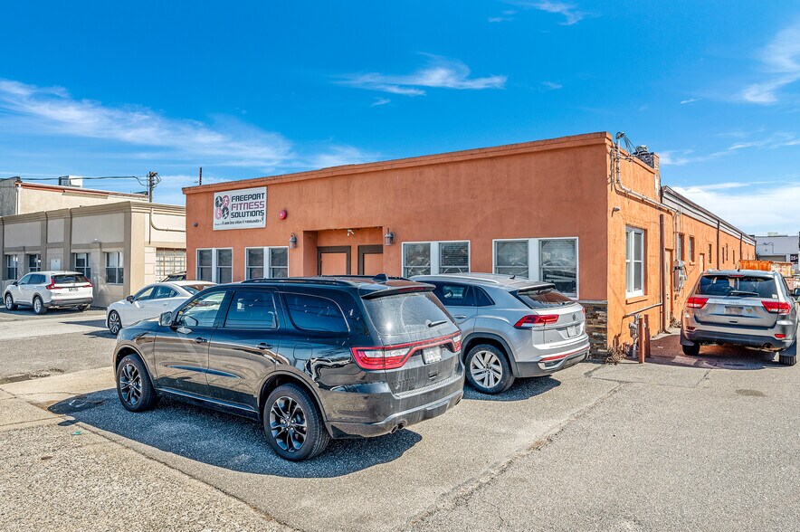 More Photos Of 27 Hanse Ave, Freeport Manufacturing For Sale