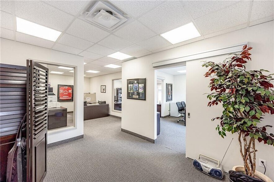 More Photos Of 2904 South Sheridan Way, Oakville Medical For Lease