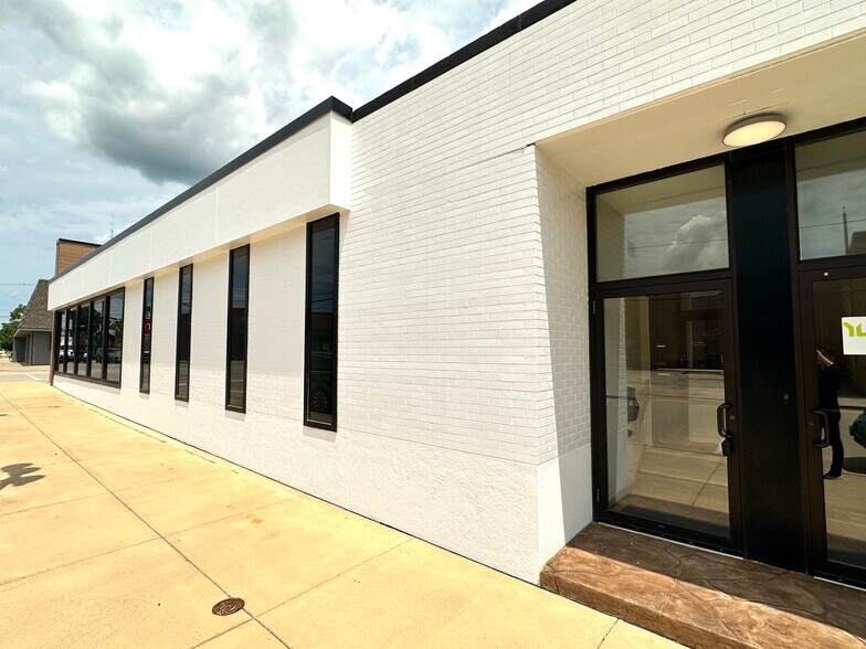 More Photos Of 150 S Main St, Morton Office For Lease