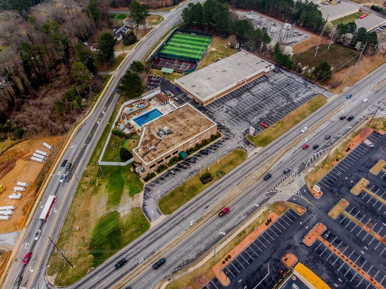 More Photos Of 754 Beaver Ruin Rd NW, Lilburn Freestanding For Lease