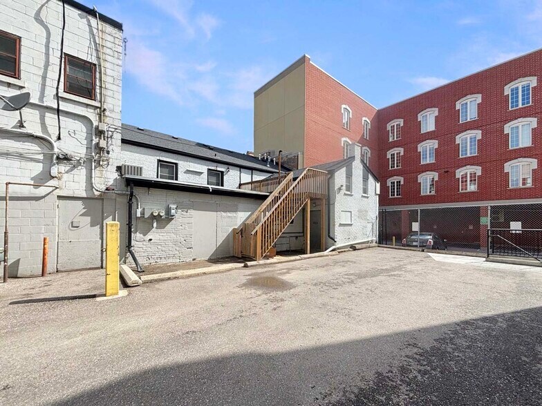 More Photos Of 59 Dalhousie St, Brantford Storefront For Lease