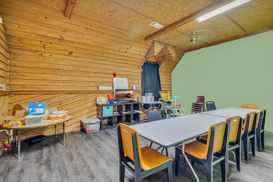 More Photos Of 252 Komplex Dr, Carnesville Warehouse For Sale