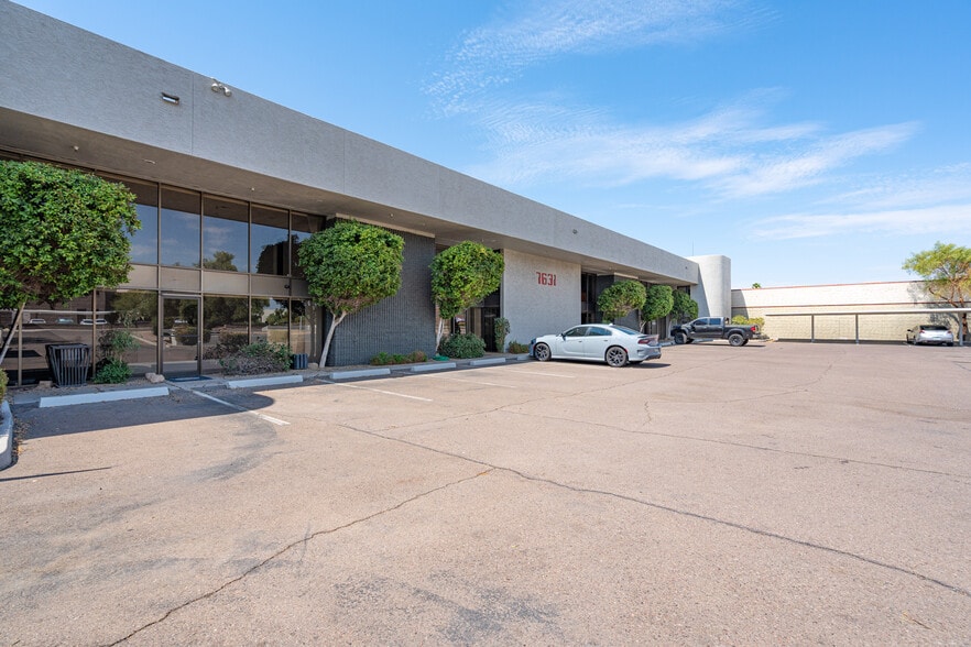 More Photos Of 7631 E Greenway Rd, Scottsdale Warehouse For Lease