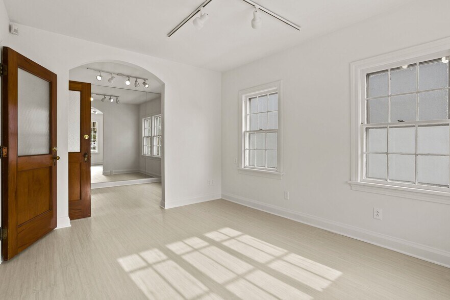 More Photos Of 206 Park Ave, Rochester Office Residential For Lease