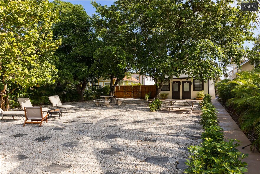 More Photos Of 326 S Federal Hwy, Lake Worth Specialty For Sale