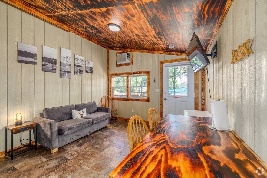 More Photos Of 1062 Susan Rd, Lake Ozark Hotel For Sale
