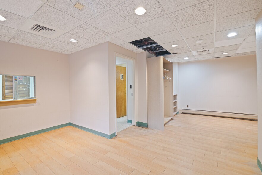 More Photos Of 99 Dutch Hill Rd, Orangeburg Medical For Lease