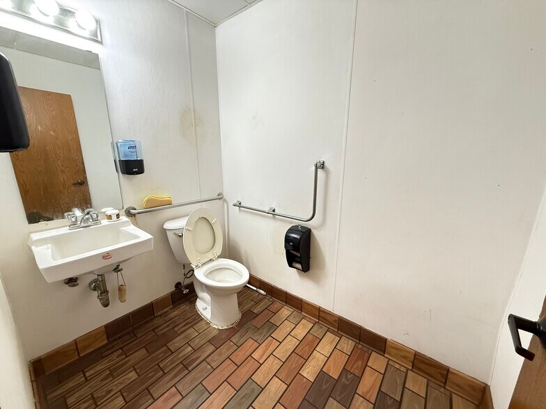 More Photos Of 4620-4692 Cottage Grove Rd, Madison Unknown For Lease
