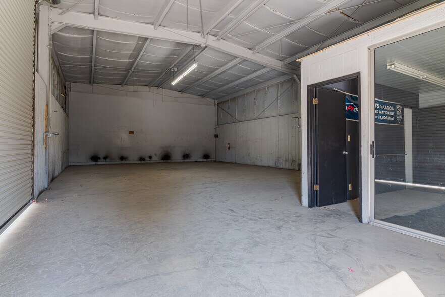 More Photos Of 68686 Summit Dr, Cathedral City Service For Sale