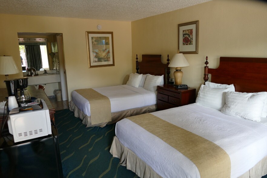 More Photos Of 990 N Homestead Blvd, Homestead Hotel For Sale