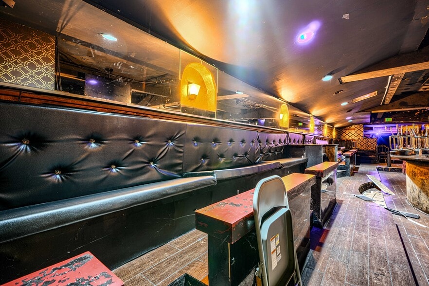 More Photos Of 414-416 E Baltimore St, Baltimore Bar For Sale