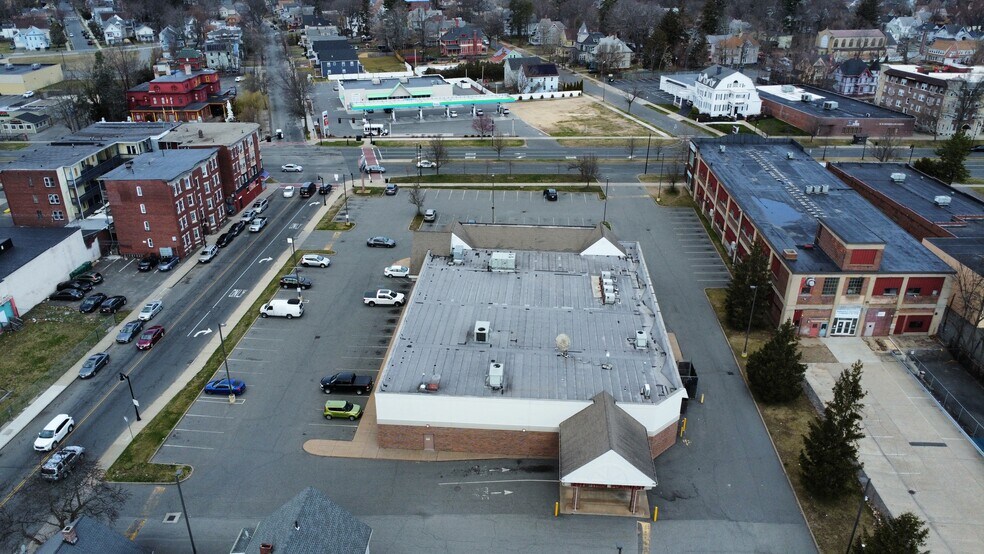 More Photos Of 707 State St, Springfield Drugstore For Sale