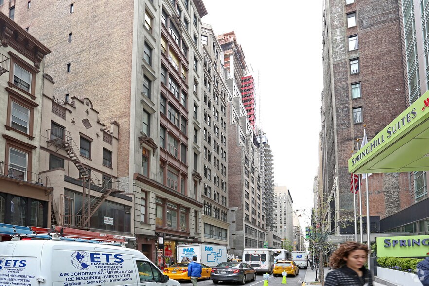 More Photos Of 40 W 37th St, New York Office For Lease