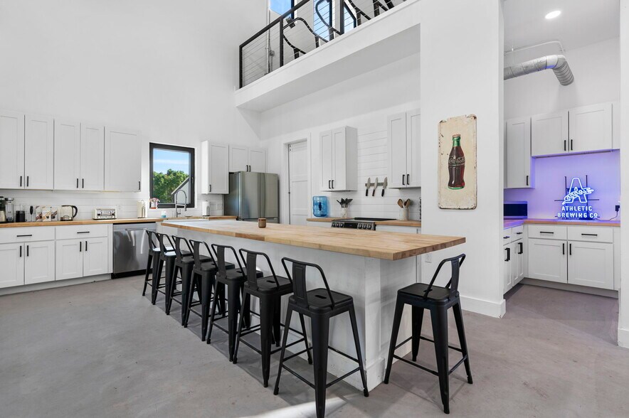 More Photos Of 12701 Trails End Rd, Leander Specialty For Sale