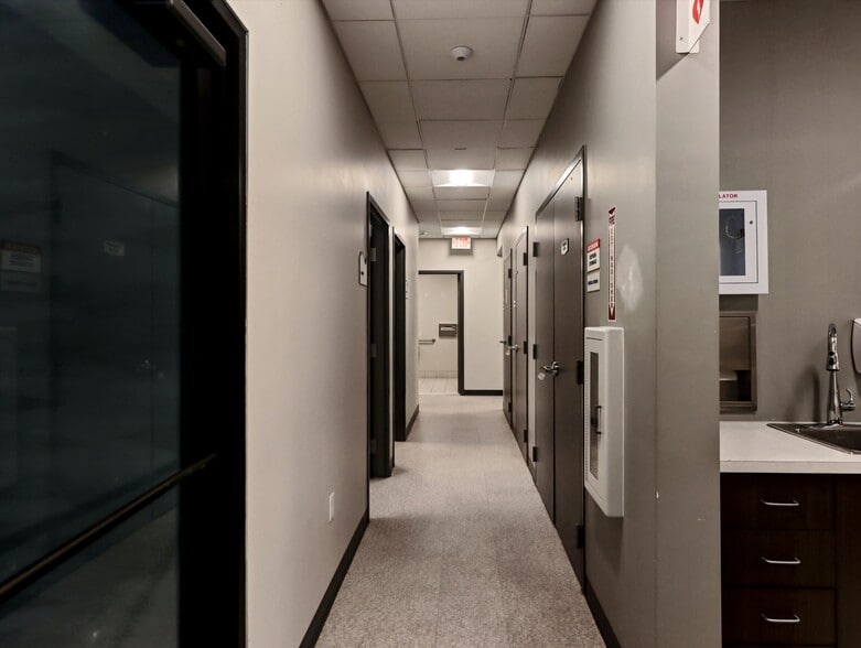 More Photos Of 7901 Palm River Rd, Tampa Medical For Lease