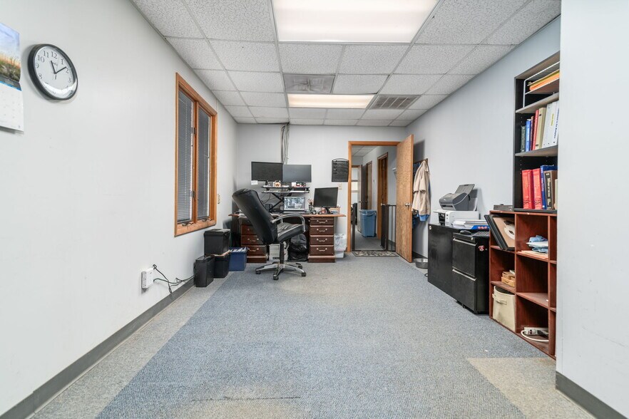 More Photos Of 3431 Waterlick Rd, Lynchburg Veterinarian Kennel For Sale