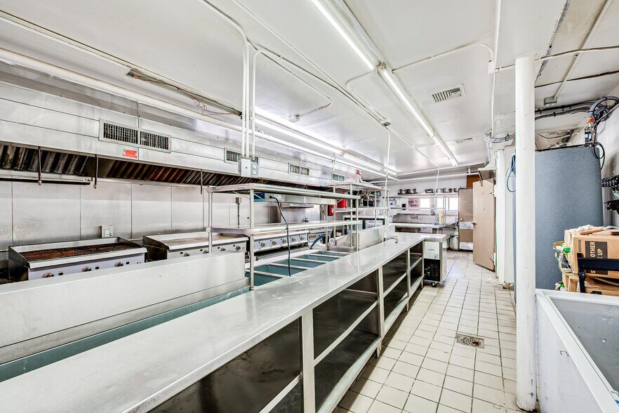 More Photos Of 3126 Woodbridge Ave, Edison Restaurant For Lease