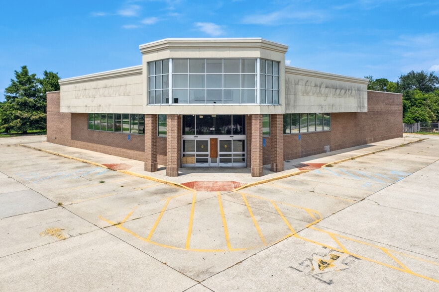 Primary Photo Of 7401 Read Blvd, New Orleans Drugstore For Sale
