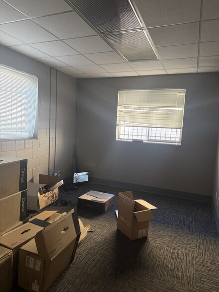 More Photos Of 1962 Madison Ave, Memphis Office For Sale