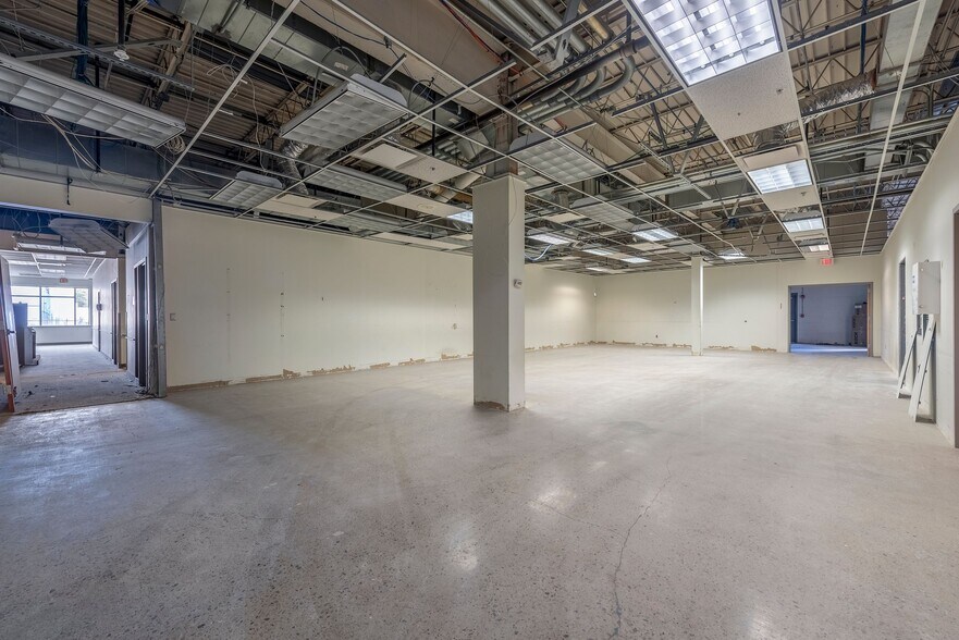 More Photos Of 1320 Taylor St, Elyria Warehouse For Lease