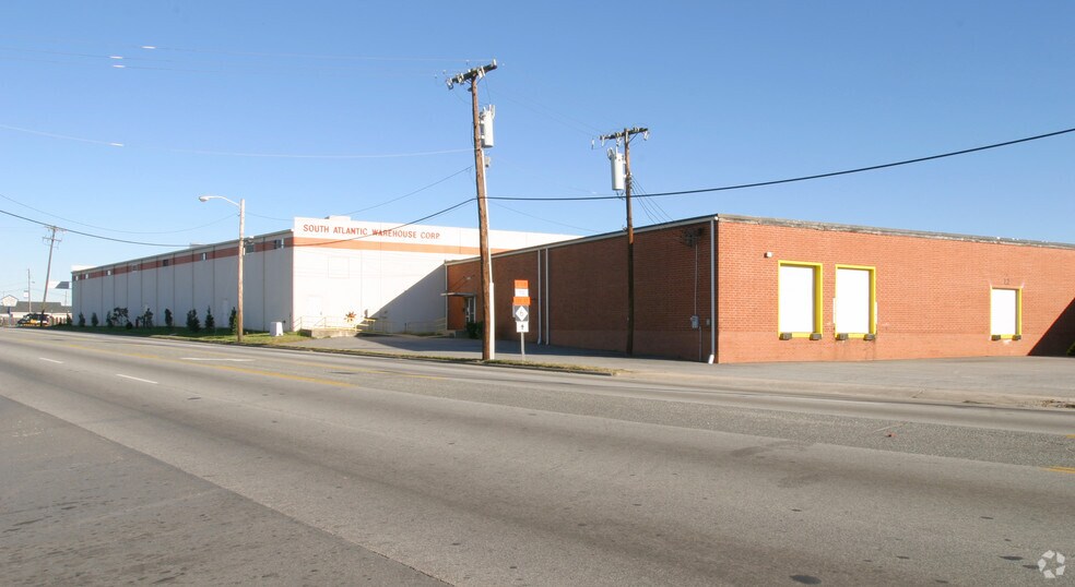More Photos Of 2016-2024 E Market St, Greensboro Warehouse For Lease