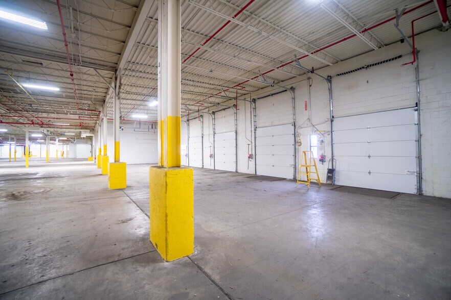 More Photos Of 4200 N Holton St, Milwaukee Warehouse For Lease