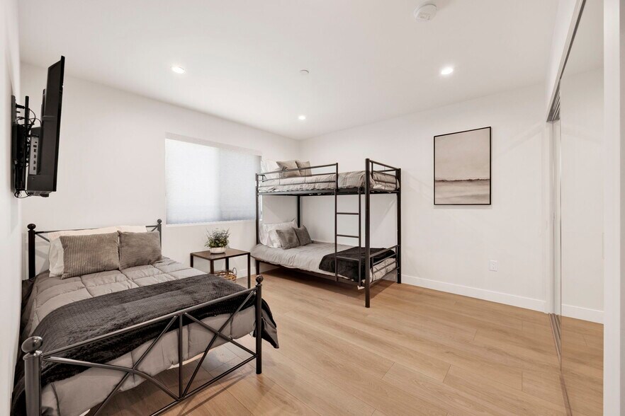 More Photos Of 7410 Denny Ave, Sun Valley Healthcare For Sale