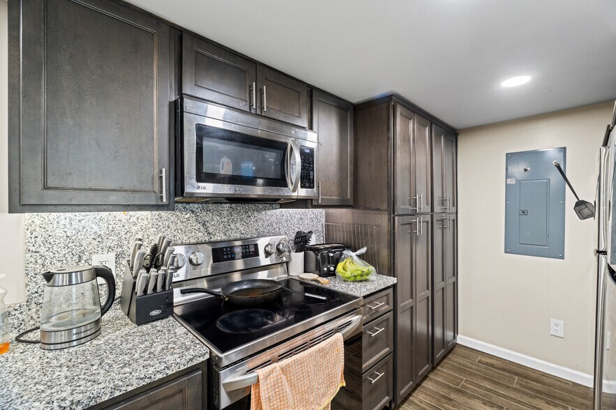 More Photos Of 217 W 28th St, Buena Vista Apartments For Sale