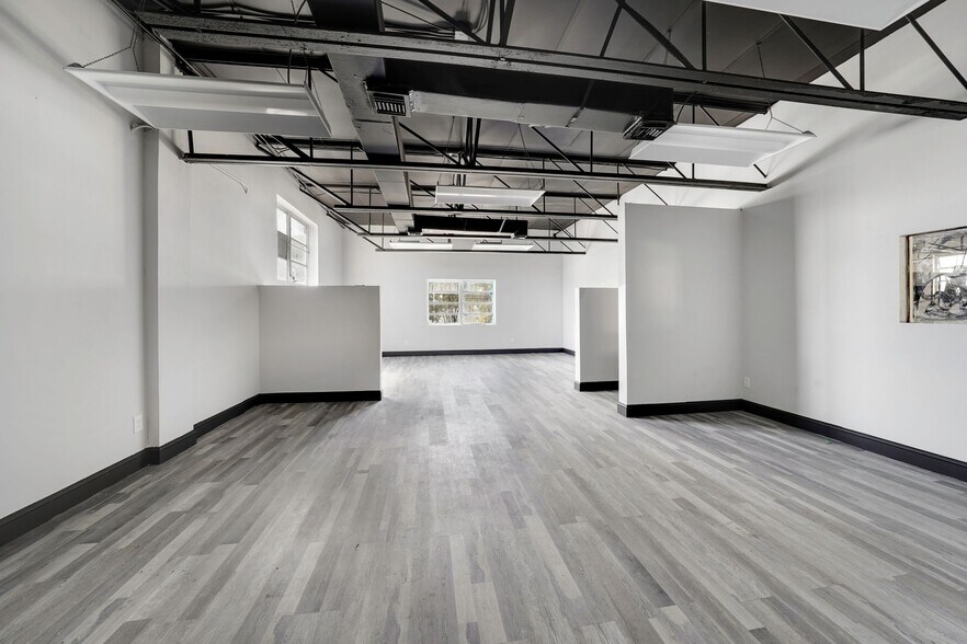 More Photos Of 2099 S Park Rd, Hallandale Manufacturing For Sale