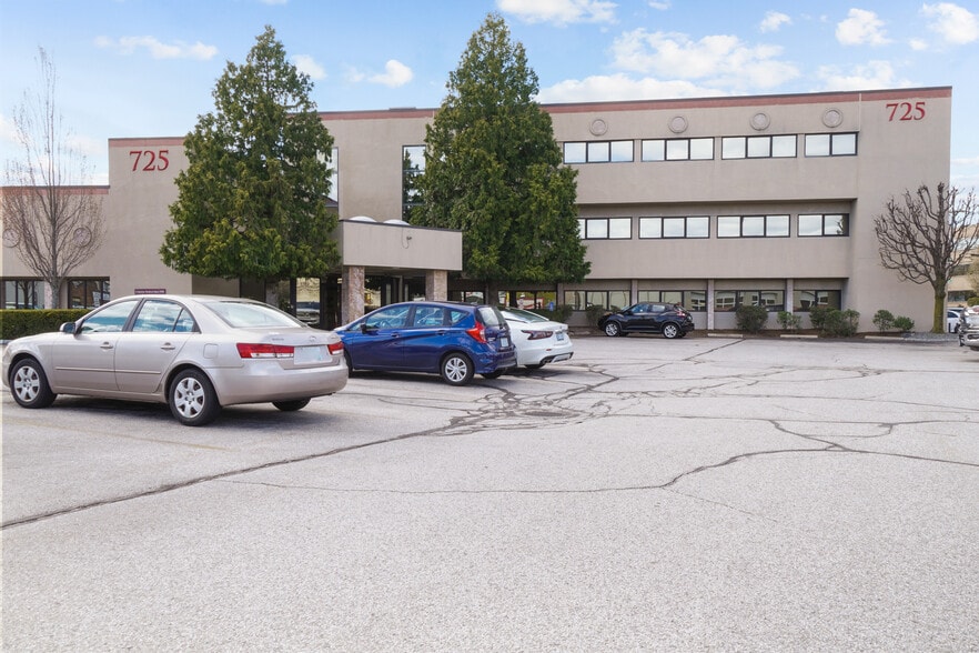 More Photos Of 725 Reservoir Ave, Cranston Medical For Lease