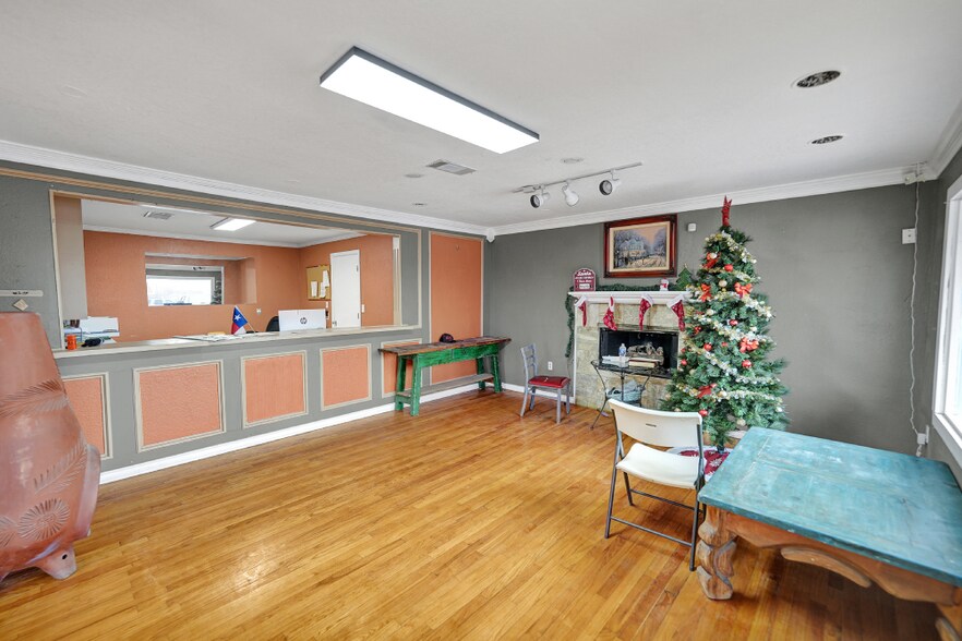 More Photos Of 1509 N Big Spring St, Midland Loft Creative Space For Sale