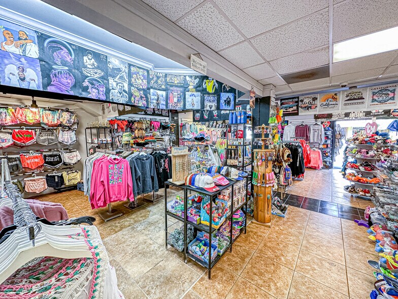 More Photos Of 303 Main St, Newport Beach Apartments For Lease